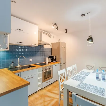 Apartment Artyleryjska For 8 People Kolobrzeg