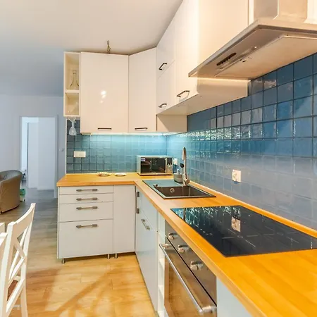 アパート Artyleryjska For 6 People By Bookinghost コウォブジェク