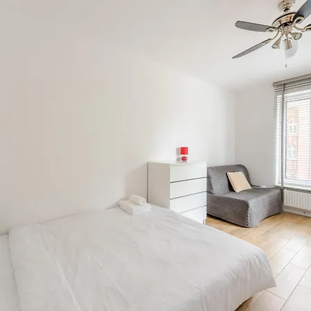 Artyleryjska For 8 People Apartament