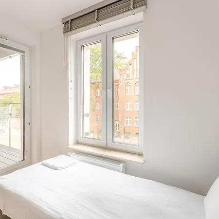 アパート Artyleryjska For 6 People By Bookinghost