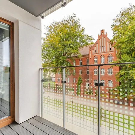 アパート Artyleryjska For 6 People By Bookinghost *